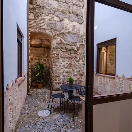 Patio Muralla Romana ¡se Parte De La Historia! * Cordoba