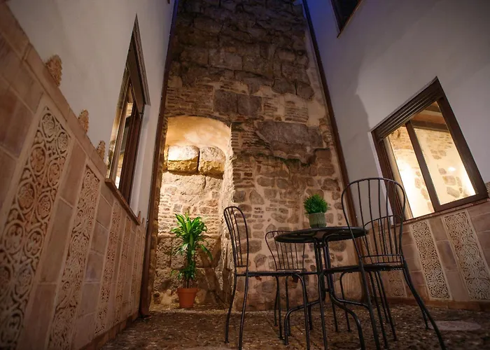 Patio Muralla Romana ¡se Parte De La Historia! * Cordoba